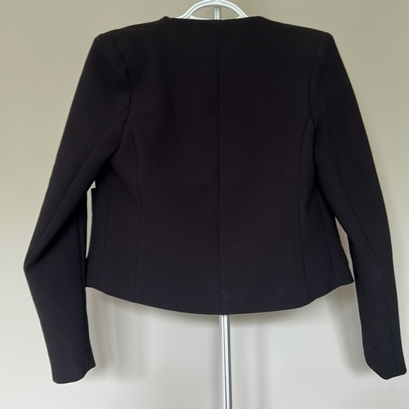 Collarless open front tuxedo cropped black blazer - Picture 4 of 5